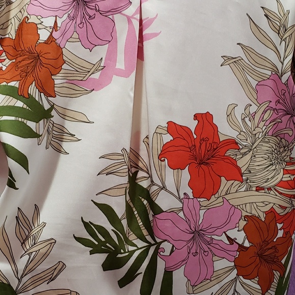 Beautiful blouse - Picture 5 of 7